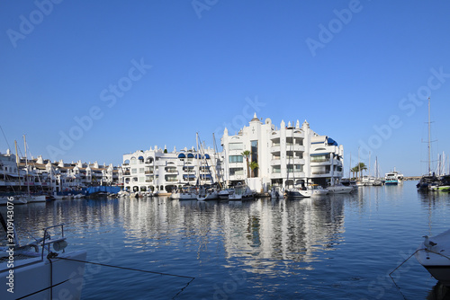 Der Hafen von Benalmádena, ein architektonisches Juwel der Costa del Sol