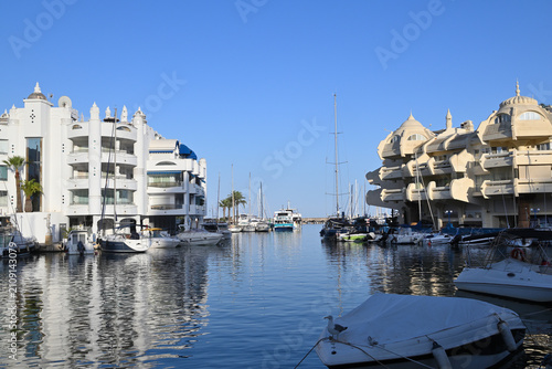 Der Hafen von Benalmádena, ein architektonisches Juwel der Costa del Sol