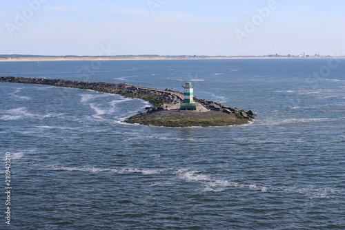 Картината върху платно Ijmuiden breakwater lighthouse, North Sea