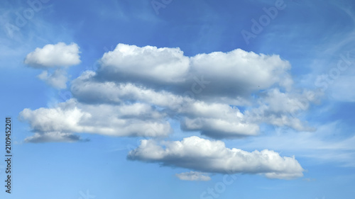 Tablou pe pânză Some clouds on the blue sky
