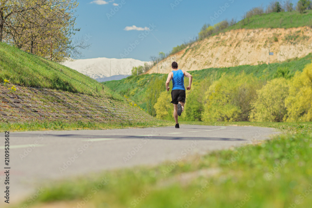 Obraz premium Rear shot of a man running