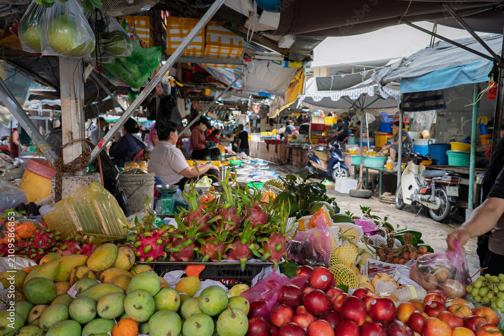 Obraz premium Colorful Fresh Produce at a Street Market in Saigon