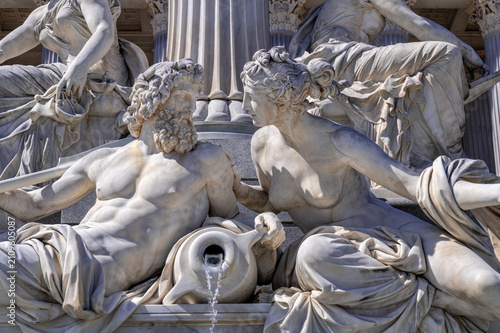 Pallas-Athene-Brunnen vor Parlament in Wien
