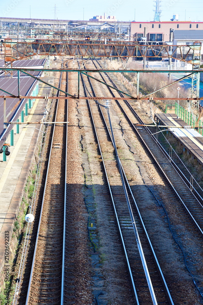 Fototapeta premium 鉄道のまち新津の線路風景（新潟県新潟市秋葉区）