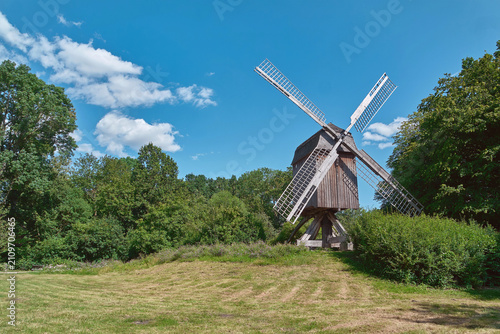 Die Bockwindmühle – das Wahrzeichen des Hermann-Löns-Parks in Hannover