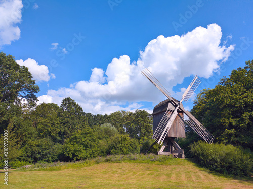 Die Bockwindmühle – das Wahrzeichen des Hermann-Löns-Parks in Hannover