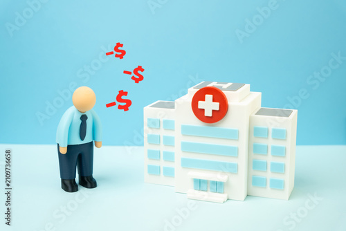 Canvastavla An office worker loses money with poor health insurance