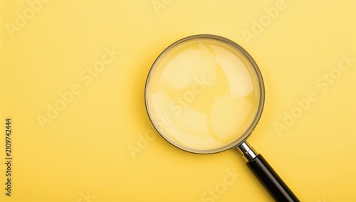 Tableau sur toile Magnifying Glass on Yellow Background with Soft Reflections