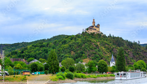 Konstfotografi Marksburg Castle, a stunning medieval fortress perched on a hill above the Rhine
