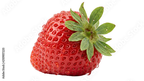 Fotografía Single fresh red strawberry with green leaves and water drops isolated on transp
