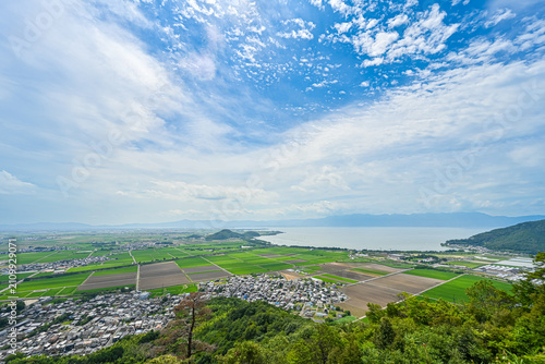 琵琶湖と広大な田園風景を望むパノラマビュー