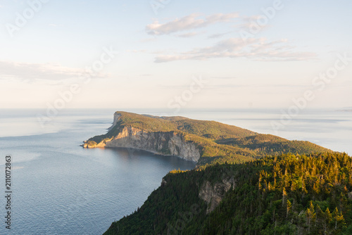 Фотография Panoramic view from Mount Saint-Alban overlooking the forested headlands and rug