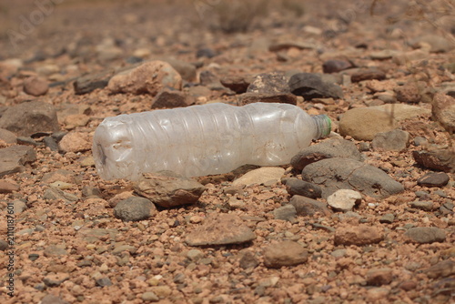 Canvas-taulu A plastic water bottle in the desert, Environmental issue, pollution