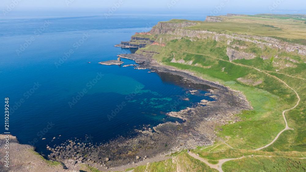 Obraz premium Dramatic drone aerial photography of the volcanic basalt columns and dramatic coastline at Giant's Causeway in Northern Ireland.
