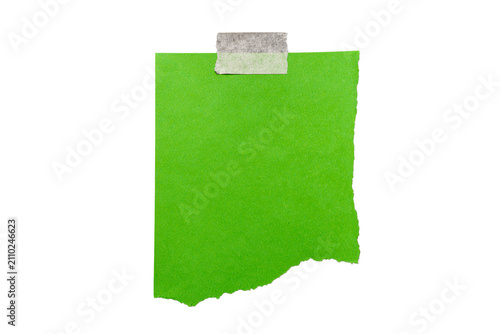 Quadro su tela Papel verde vertical rasgado con cinta adhesiva aislado sobre fondo negro para d