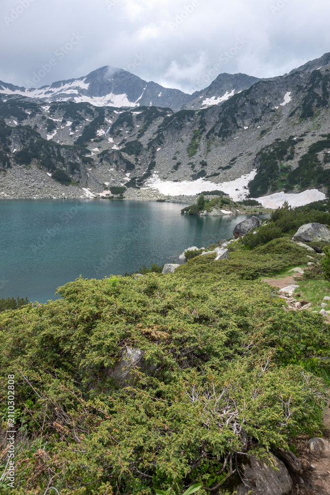 Obraz premium Landscape of Pirin Mountain near Fish Banderitsa Lake, Bulgaria