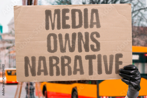 Bild auf Leinwand "Media Owns Narrative" Few firms control the story
