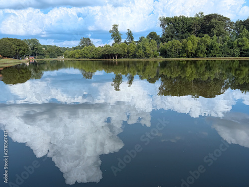 Tableau sur toile NC Hville Reflected Clouds Water's Edge 2026