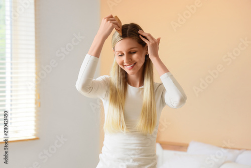 Smiling young woman with lo...