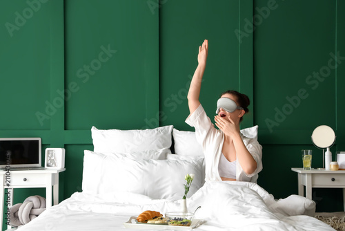 Morning of young woman stre...