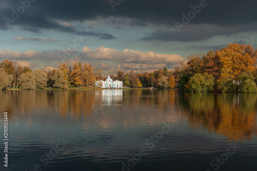Fotografie The Great Pond  and the Grotto Pavilion in the distance in the Catherine Park of