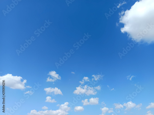 Quadro su tela Bright blue sky with scattered fluffy white cumulus clouds on a sunny day, creating a clean natural background with ample copy space for weather, travel, summer, and nature themes