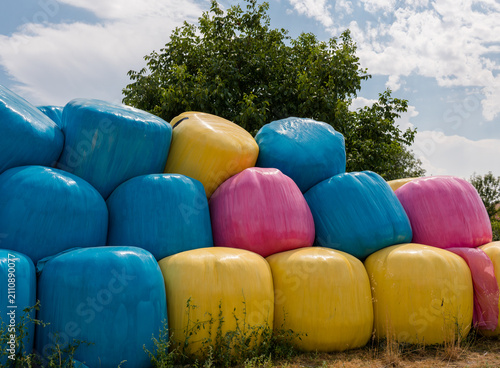 Фотография bottes de foin de couleurs