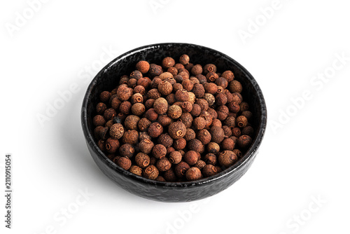 Foto Allspice isolated on a white background