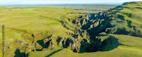Fotografía Aerial View of Fjaðrárgljúfur Canyon in Summer, Iceland