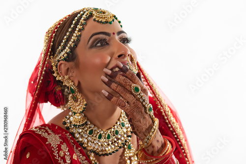 Fotografie Indian bride wearing traditional Indian Jewellery