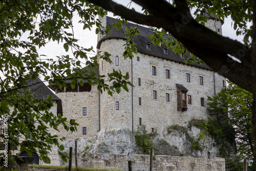 Fotografie Bobolice Castle — reconstructed Gothic castle on Eagle's Nest Trail, Jura, Polan