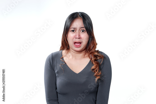 Fotografie Shocked Indonesian Woman with Wide-Eyed Expression