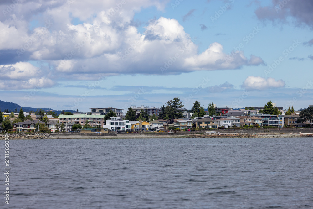 Obraz premium Waterfront Homes and Coastal Skyline in Sidney on Vancouver Island, BC, Canada With Dramatic Clouds