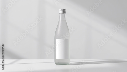 清涼感漂う白の空間に立つフロスト加工の無地ラベル半透明日本酒瓶