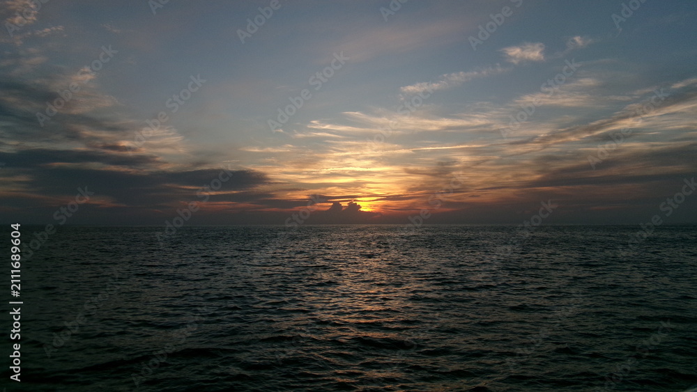 Obraz premium sunset over the ocean