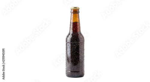 Fotografía Cold brown bottle of dark beverage covered in condensation droplets