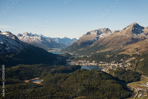 Herbstlicher Blick auf St. Moritz von Muottas Muragl – Engadiner Seen in warmen Farben, Graubünden