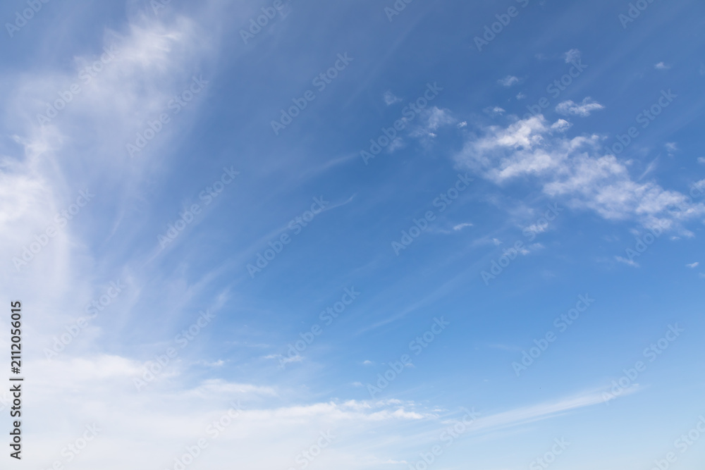 Obraz premium White clouds and blue sky