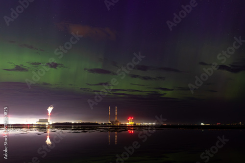 Canvastavla Northern lights Aurora Borealis exploding in the night sky