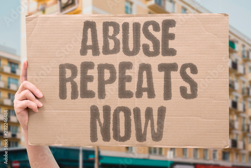 Fotografía "Abuse Repeats Now" Harm often follows a recurring cycle