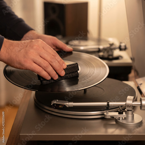Cleaning a vinyl record with an anti static brush