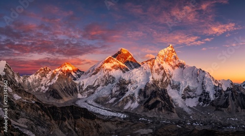 Cuadro en lienzo Majestic Mount Everest at sunset