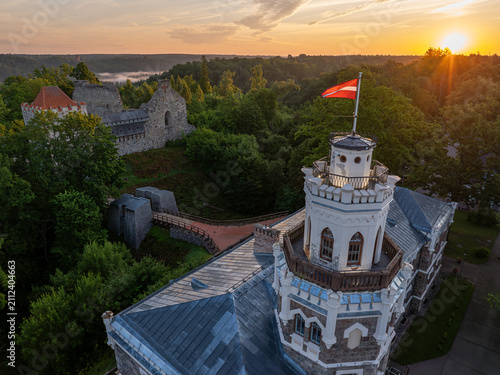 Tableau sur toile Aerial sunrise view of Sigulda New Castle tower with Latvian flag and Medieval C