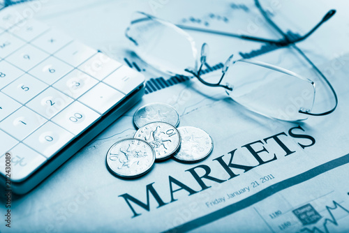 Quadro em tela Financial market analysis with coins and calculator