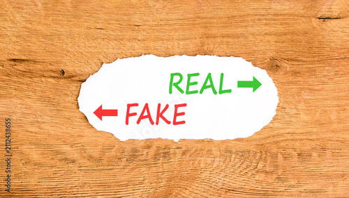 Принти на полотні Real or fake words symbol