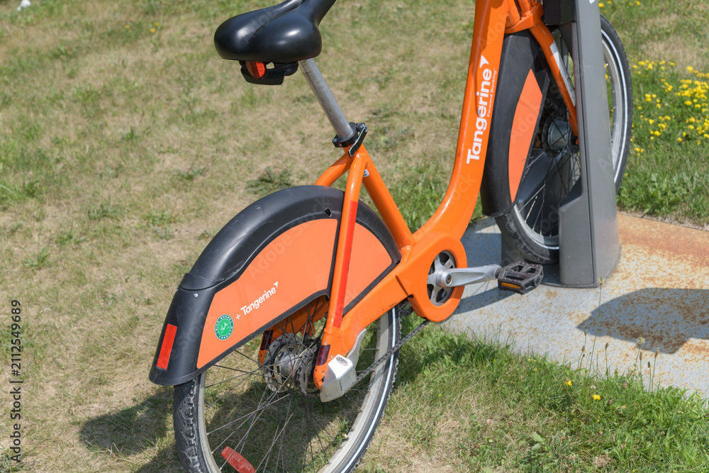 Obraz premium rental bike in a park, Toronto