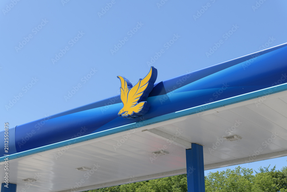 Obraz premium shaped logo sign of Ultramar Gas located at 3220 Kingston Rd, Scarborough, Toronto