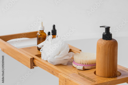 Bamboo bath caddy with natu...