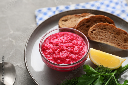 Bowl of horseradish sauce w...