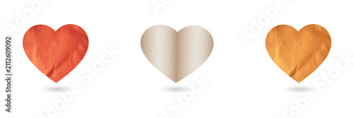 Foto Vibrant crumpled paper hearts in red, white and gold on transparent background